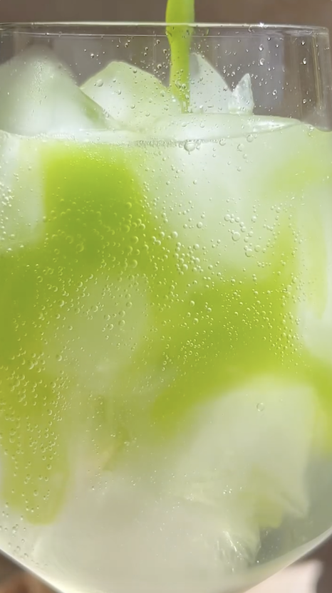 hugo spritz with cucumber cocktail