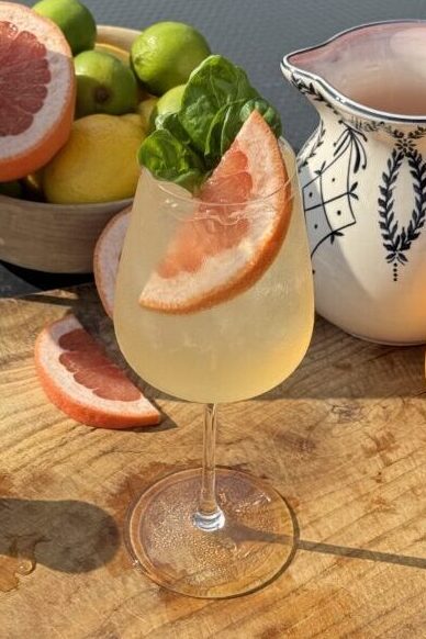 white wine elderflower spritz